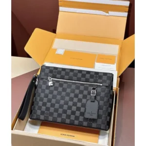 2024FW クラッチバッグ LOUIS VUITTON ルイヴィトン 日本限定モデル 商品画像 1
