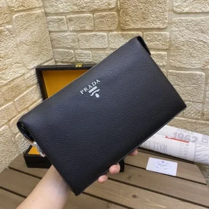 2026 トレンドのコーディネート PRADA プラダ クラッチバッグ 商品画像 1