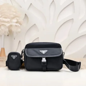 2026 ファッション感が満点 PRADA プラダ ショルダーバッグ 商品画像 1