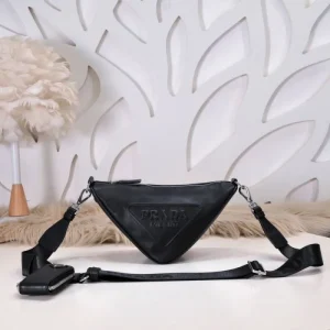 2026 カジュアルめなコーデ PRADA プラダ ショルダーバッグ 商品画像 1