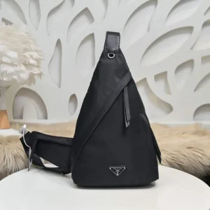 2026 最短1週間 日本未発売 PRADA プラダ チェストバッグ 商品画像 1
