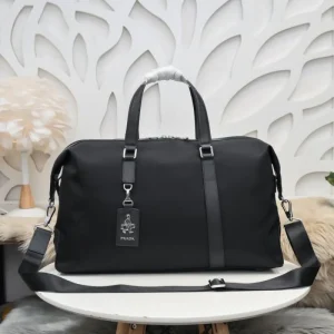 2026 かっこいい アイテム PRADA プラダ トラベルバッグ 商品画像 1