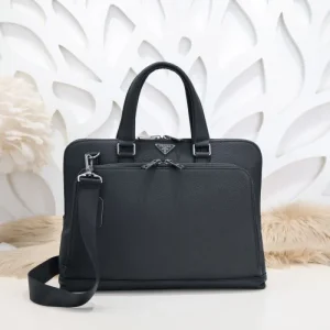2024FW ブリーフケース PRADA プラダ 毎シーズン存在感のある 商品画像 1