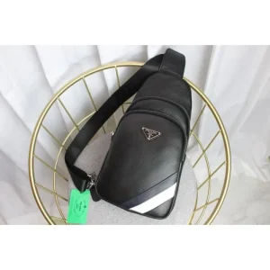 2024FW チェストバッグ PRADA プラダ 最旬トレンド間違いなし 商品画像 1