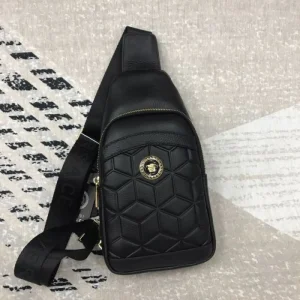 2024FW チェストバッグ VERSACE ヴェルサーチェ 人気高いアイテム 商品画像 1