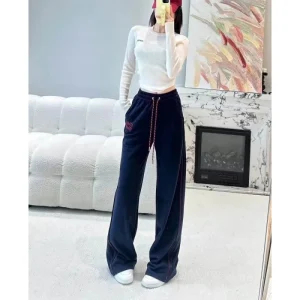 MIU MIU ミュウミュウ カジュアルパンツ 2024FW きちんと感が強い 商品画像 1