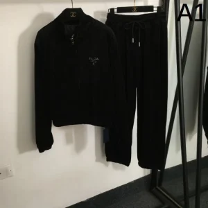 PRADA プラダ スポーツスーツ 2024FW 今シーズンも人気ブランド 商品画像 1