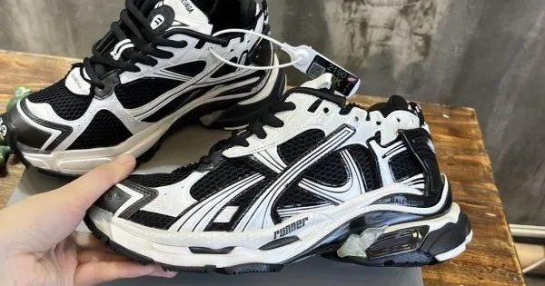 BALENCIAGA バレンシアガ カジュアルの定番 2026 メンズ用 スニーカー 商品画像 11