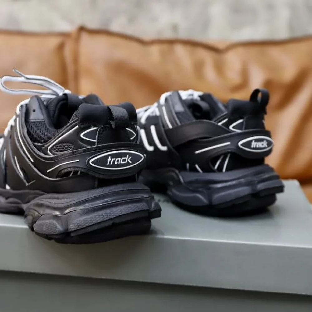 BALENCIAGA バレンシアガ 毎年定番人気商品 2026 メンズ用 スニーカー 商品画像 9
