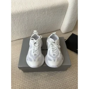 BALENCIAGA バレンシアガ 夏に最強アイテム 2026 メンズ用 スニーカー 商品画像 1