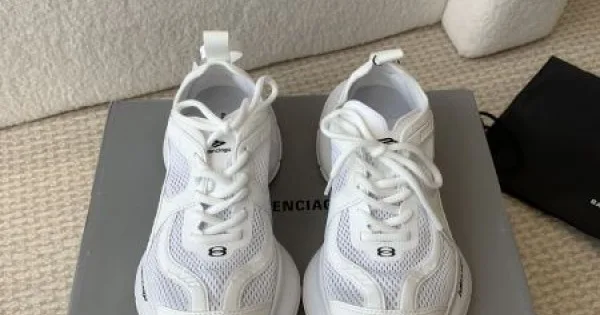 BALENCIAGA バレンシアガ 夏に最強アイテム 2026 メンズ用 スニーカー 商品画像 11
