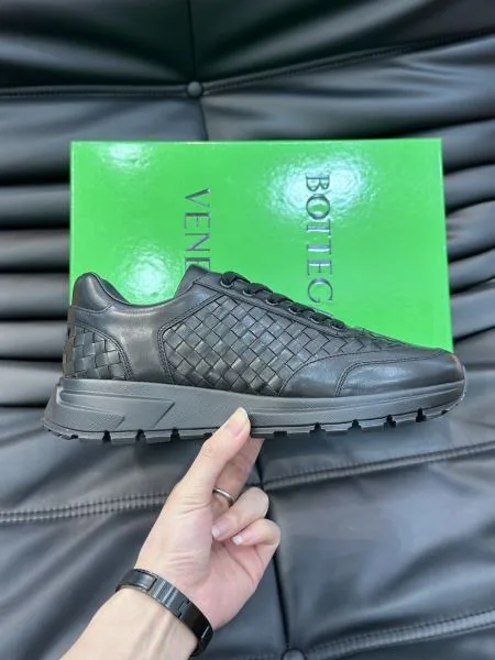 BOTTEGA VENETA ボッテガヴェネタ 話題人気商品 2026 メンズ用 スニーカー 商品画像 10
