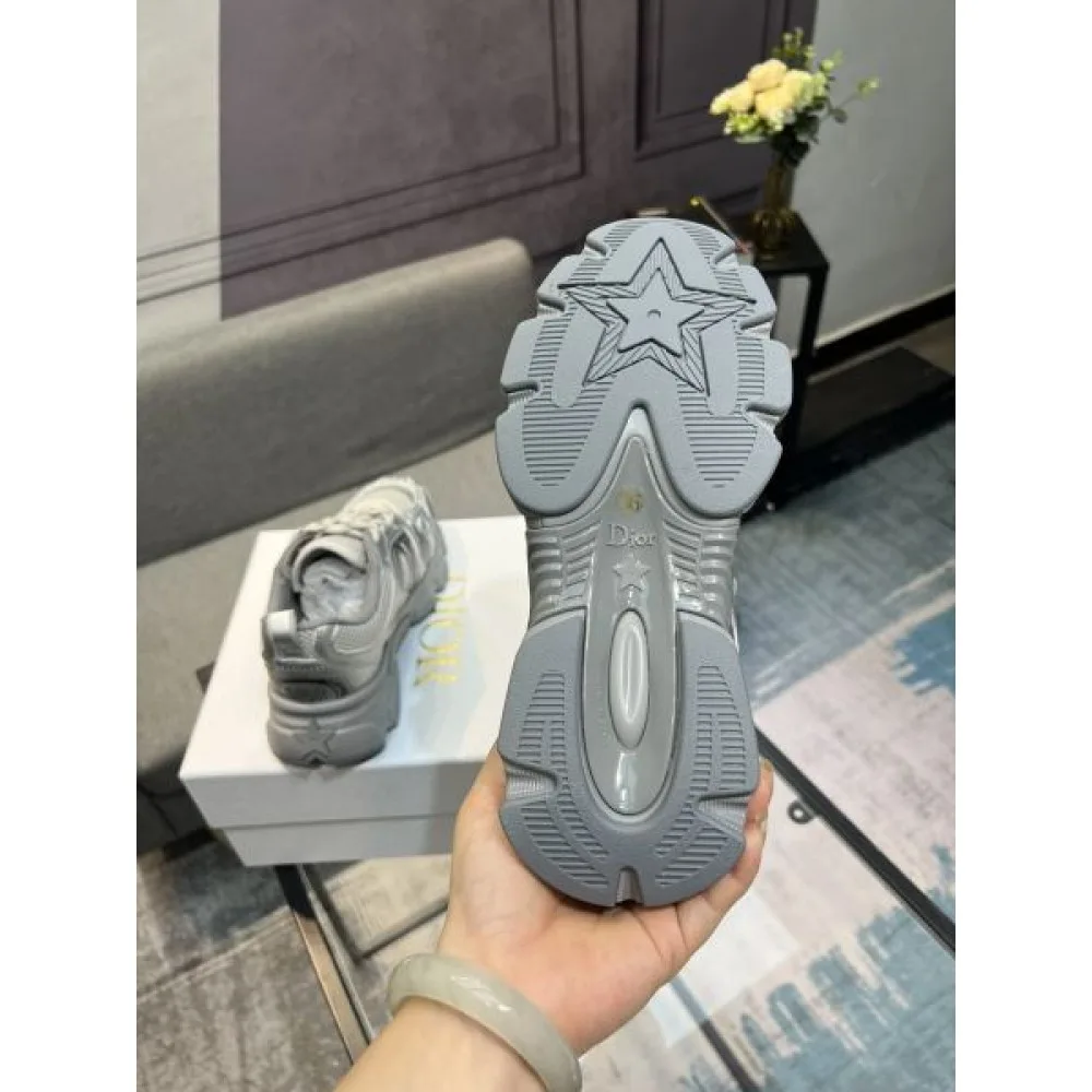 DIOR ディオール 春らしい繊細なアイテム 2026 メンズ用 スニーカー 商品画像 10