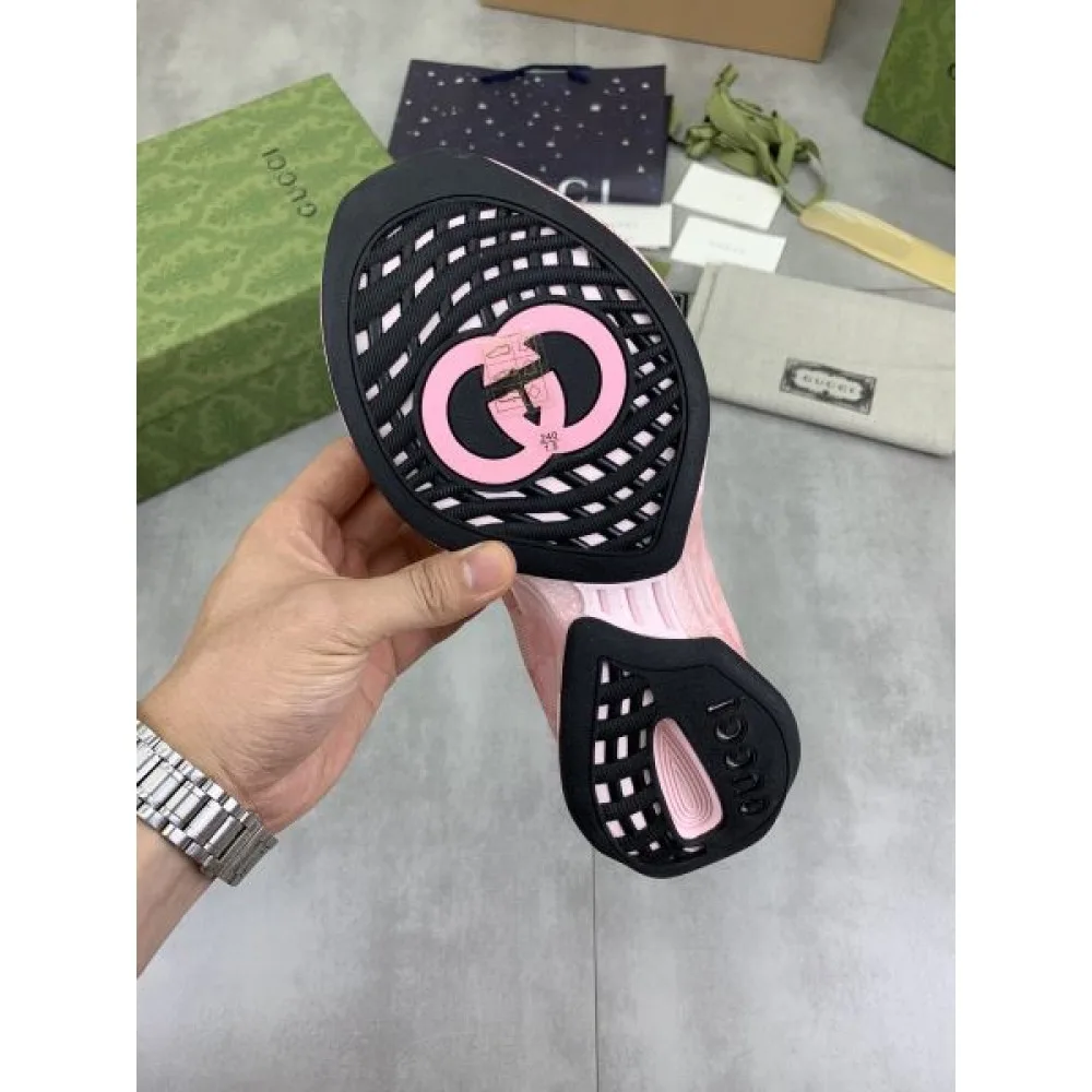 GUCCI グッチ 夏らしく爽やかな印象 2026 メンズ用 スニーカー 商品画像 8