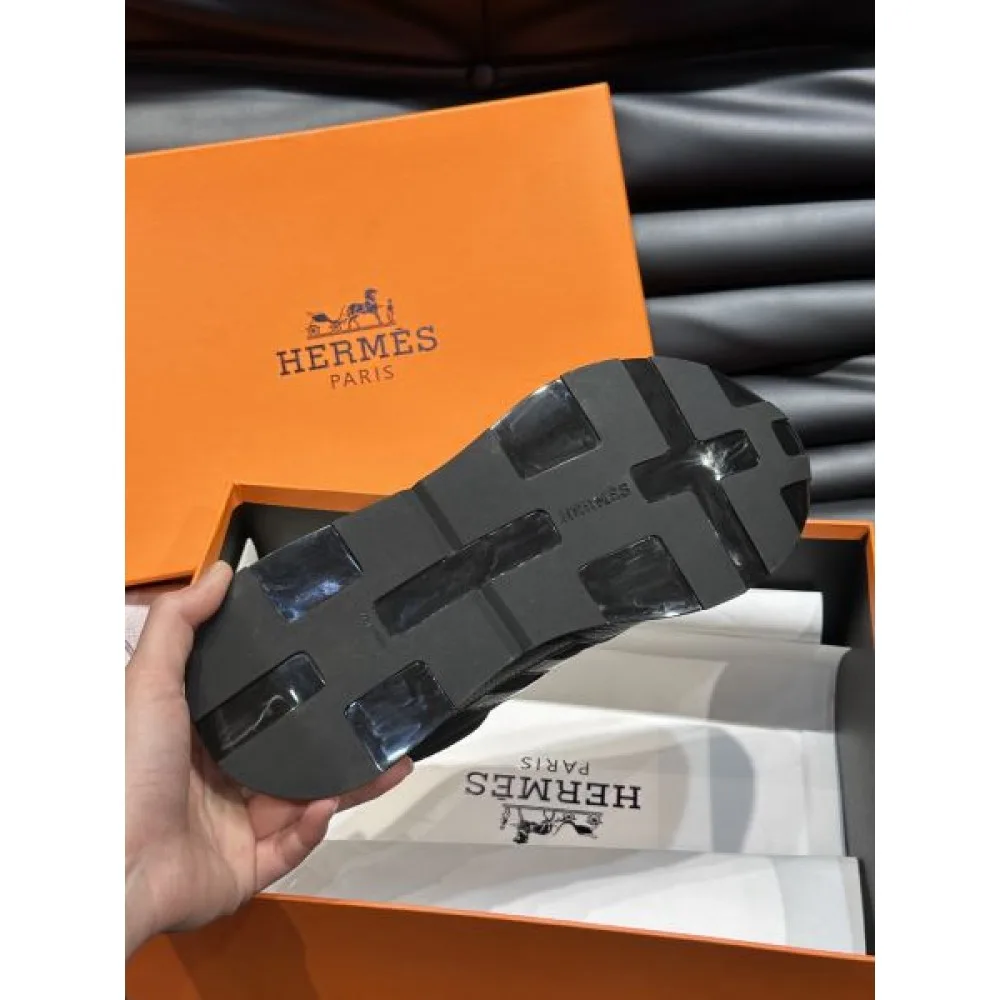 HERMES エルメス とっても夏らしいアイテム 2026 メンズ用 スニーカー 商品画像 10
