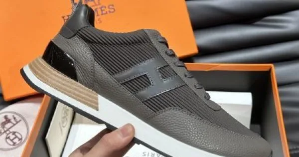 HERMES エルメス とっても夏らしいアイテム 2026 メンズ用 スニーカー 商品画像 12