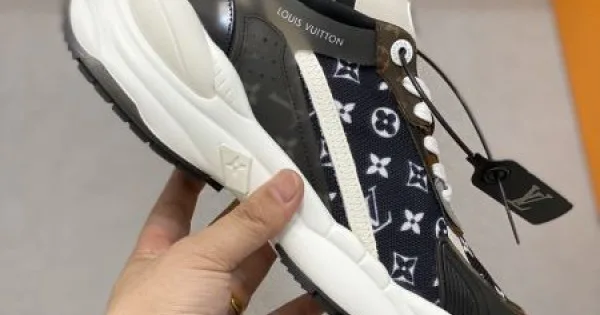 LOUIS VUITTON ルイヴィトン 抜群な通気性 2026 メンズ用 スニーカー 商品画像 11
