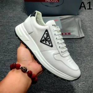 PRADA プラダ 国内完売の入手困難アイテム 2026 メンズ用 スニーカー 商品画像 1