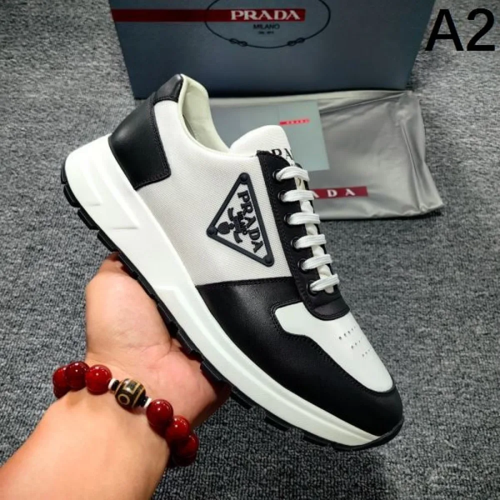 PRADA プラダ 国内完売の入手困難アイテム 2026 メンズ用 スニーカー 商品画像 2
