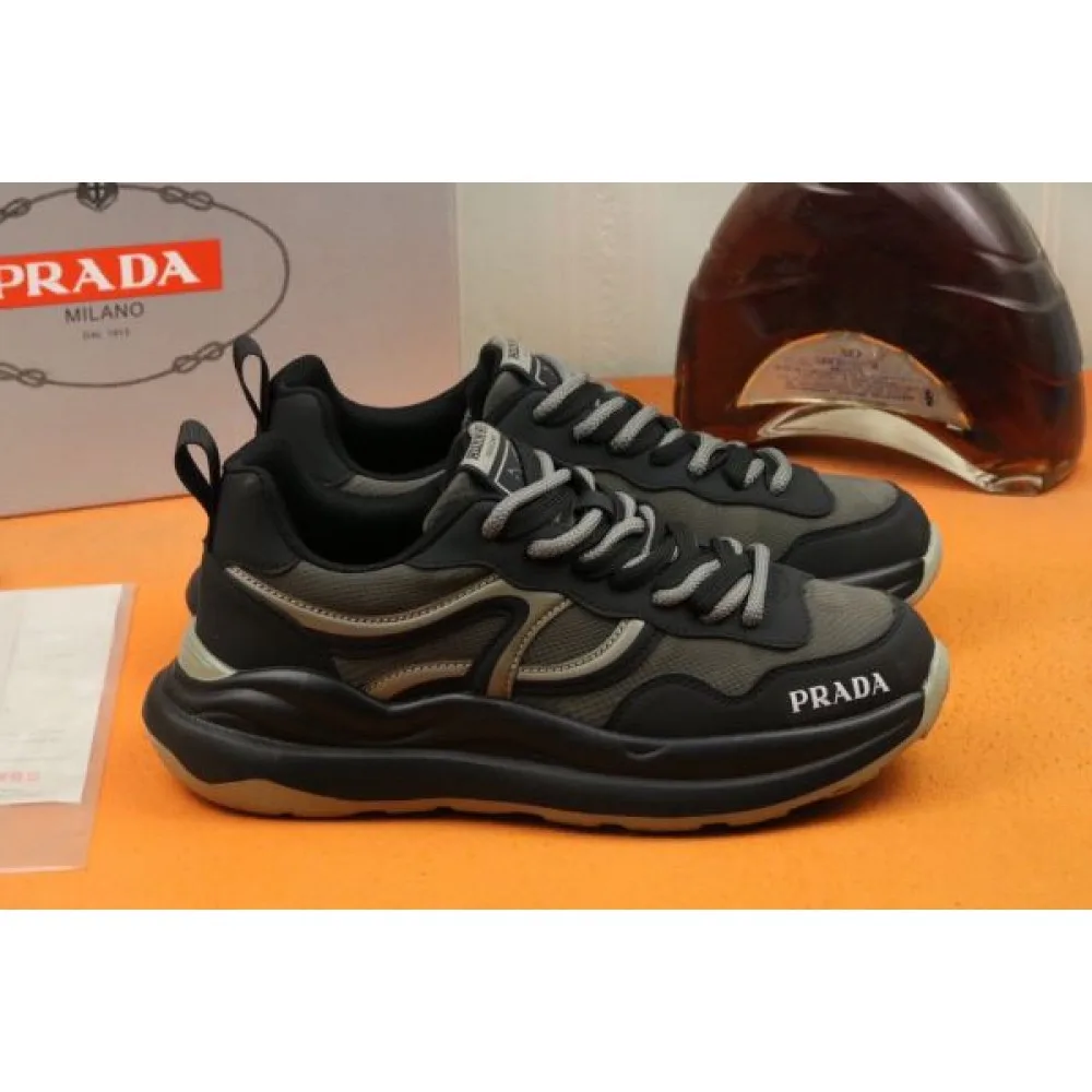 PRADA プラダ 上品ですっきり、好感度抜群 2026 メンズ用 スニーカー 商品画像 3