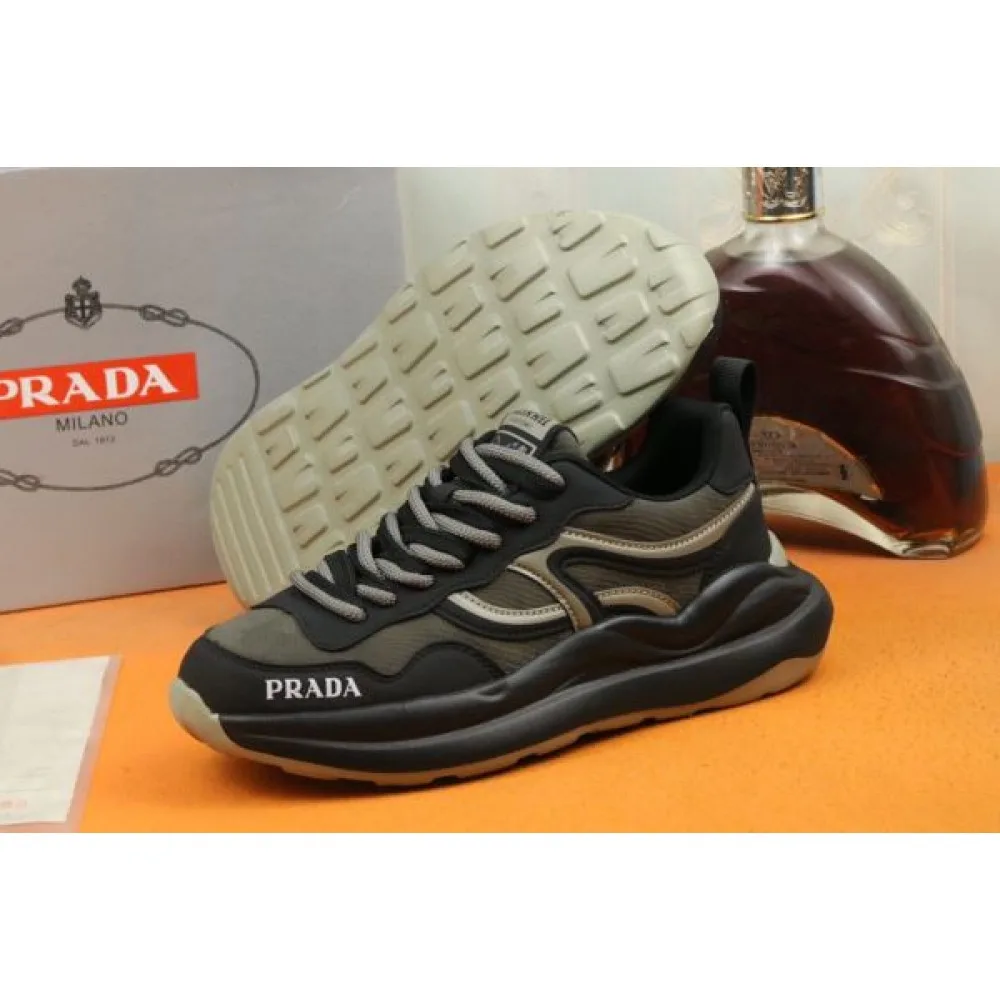 PRADA プラダ 上品ですっきり、好感度抜群 2026 メンズ用 スニーカー 商品画像 4