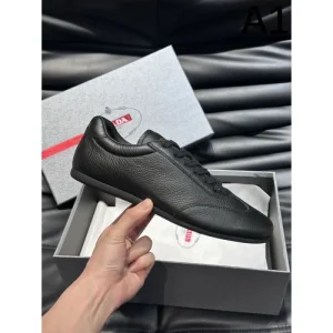 PRADA プラダ 人気ファッション雑誌でも掲載 2026 メンズ用 スニーカー 商品画像 1