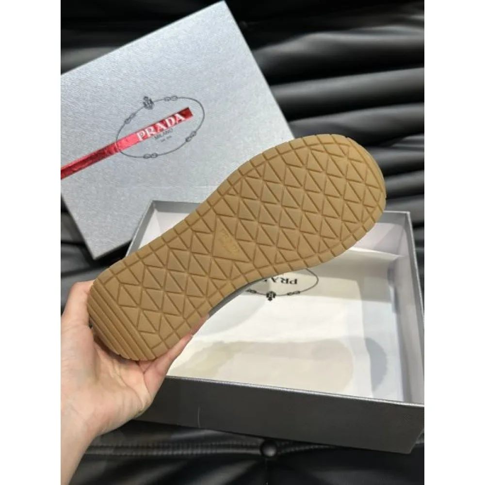 PRADA プラダ 絶対に抑えておきたいトレンド 2026 メンズ用 スニーカー 商品画像 9