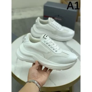 PRADA プラダ 上品に夏っぽさを感じる 2026 メンズ用 スニーカー 商品画像 1