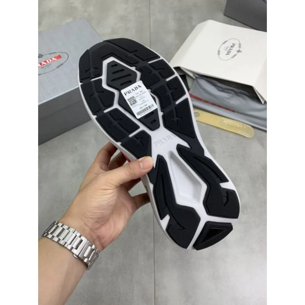 PRADA プラダ 素敵な夏の定番アイテム 2026 メンズ用 スニーカー 商品画像 8