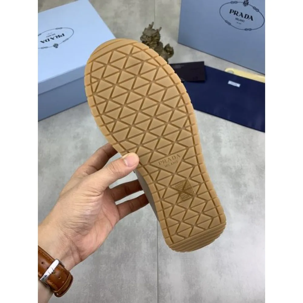 PRADA プラダ 春夏は継続系のトレンド 2026 メンズ用 スニーカー 商品画像 9
