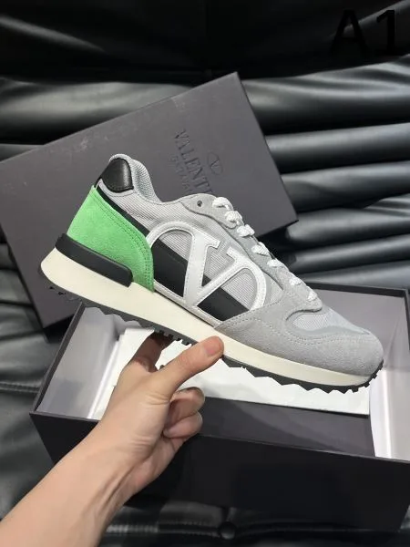 VALENTINO ヴァレンティノ 売切れ必須 2026 メンズ用 スニーカー 商品画像 10