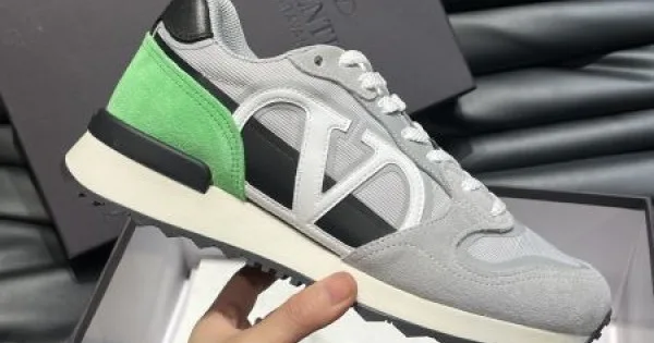 VALENTINO ヴァレンティノ 売切れ必須 2026 メンズ用 スニーカー 商品画像 11