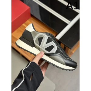 VALENTINO ヴァレンティノ 日本未入荷 2026 メンズ用 スニーカー 商品画像 1