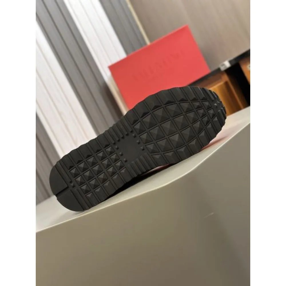 VALENTINO ヴァレンティノ 日本未入荷 2026 メンズ用 スニーカー 商品画像 9