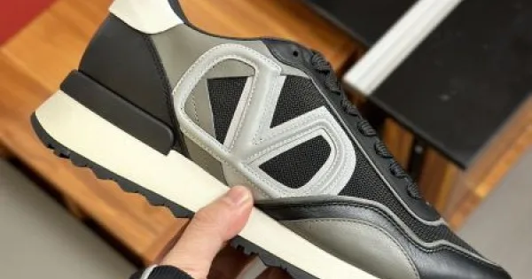 VALENTINO ヴァレンティノ 日本未入荷 2026 メンズ用 スニーカー 商品画像 11