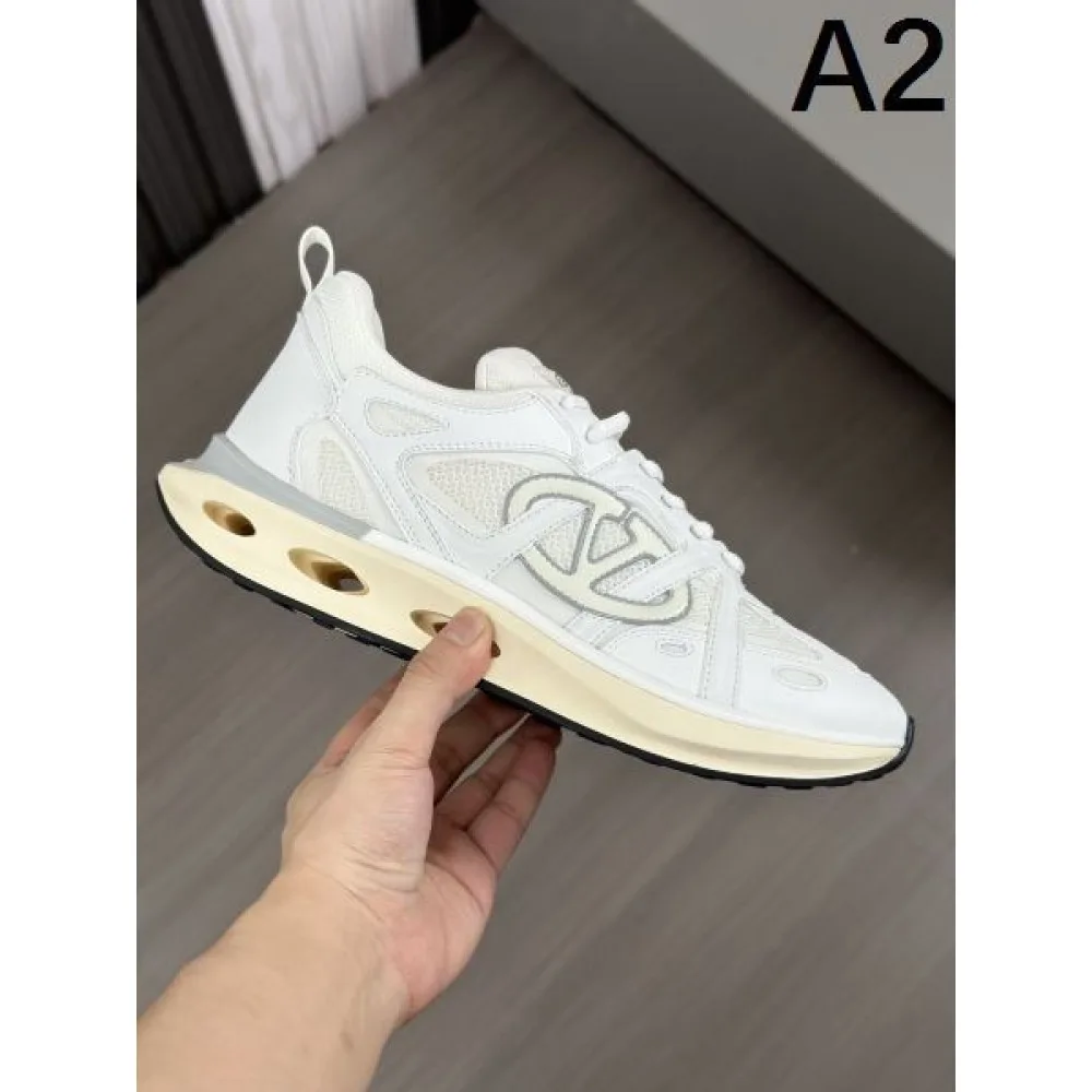 VALENTINO ヴァレンティノ 新作すぐ届く 2026 メンズ用 スニーカー 商品画像 2