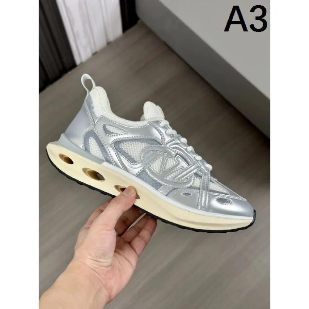 VALENTINO ヴァレンティノ 新作すぐ届く 2026 メンズ用 スニーカー 商品画像 3