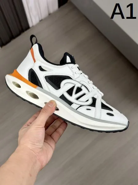 VALENTINO ヴァレンティノ 新作すぐ届く 2026 メンズ用 スニーカー 商品画像 10