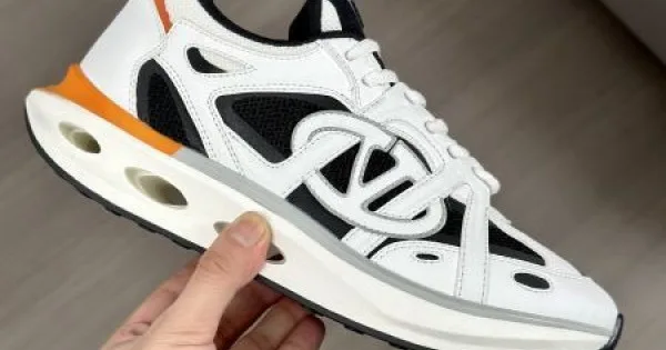 VALENTINO ヴァレンティノ 新作すぐ届く 2026 メンズ用 スニーカー 商品画像 11
