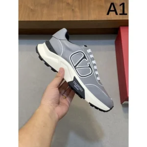 2024FW メンズ用 スニーカー VALENTINO ヴァレンティノ 注目のポイント 商品画像 1