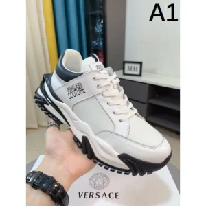 VERSACE ヴェルサーチェ セレブも多数愛用 2026 メンズ用 スニーカー 商品画像 1