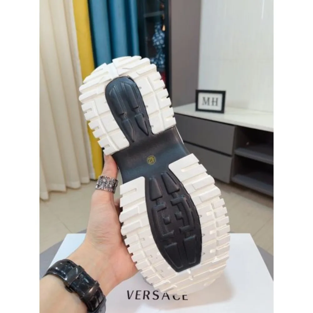 VERSACE ヴェルサーチェ セレブも多数愛用 2026 メンズ用 スニーカー 商品画像 8