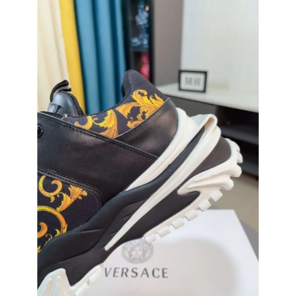 VERSACE ヴェルサーチェ 上品な彩りに夢中 2026 メンズ用 スニーカー 商品画像 7