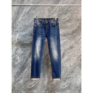 2026 雑誌も街も人気アイテム ARMANI アルマーニ ジーパン 商品画像 1