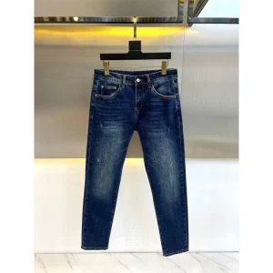 2024FW ARMANI アルマーニ 雑誌も街も人気アイテム ジーパン 商品画像 1