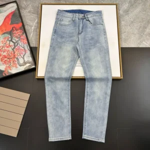 2026 カジュアルもある絶妙な雰囲気 FENDI フェンデイ ジーパン 商品画像 1