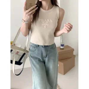 2026 ニットベスト PRADA プラダ すっきりしたシルエット 商品画像 1