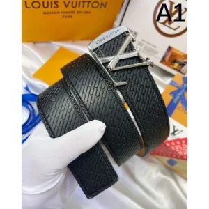 LOUIS VUITTON ルイヴィトン 大人の色気を印象に 2026 ベルト 商品画像 1