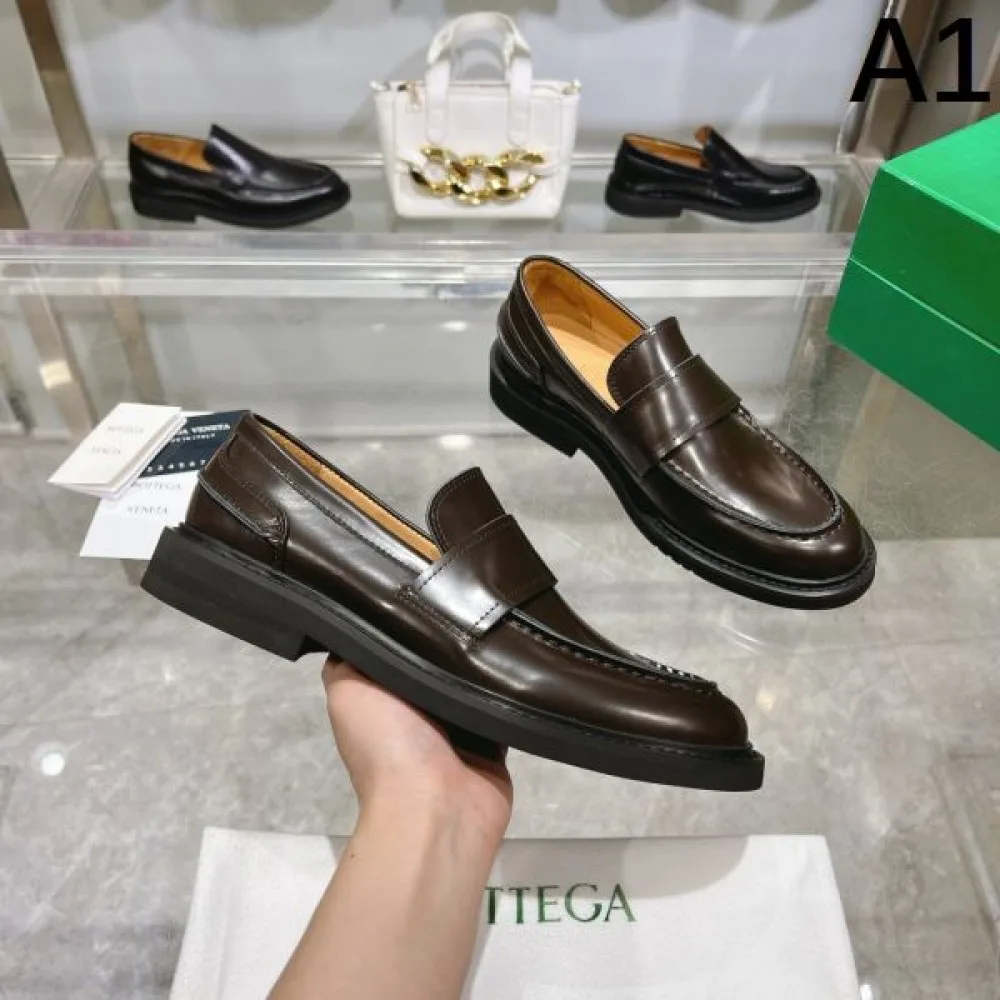 BOTTEGA VENETA ボッテガヴェネタ ギフトにも! 2026 メンズ用 ビジネスシューズ 商品画像 1