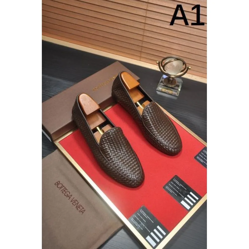BOTTEGA VENETA ボッテガヴェネタ 限定生産品 2026 メンズ用 ビジネスシューズ 商品画像 1